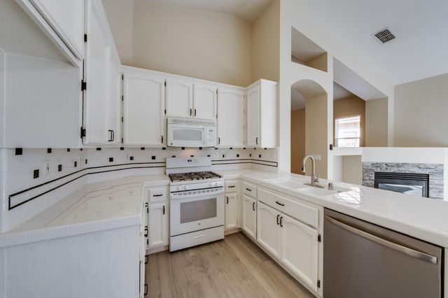 208 Fremantle Ct, Roseville, CA 95747