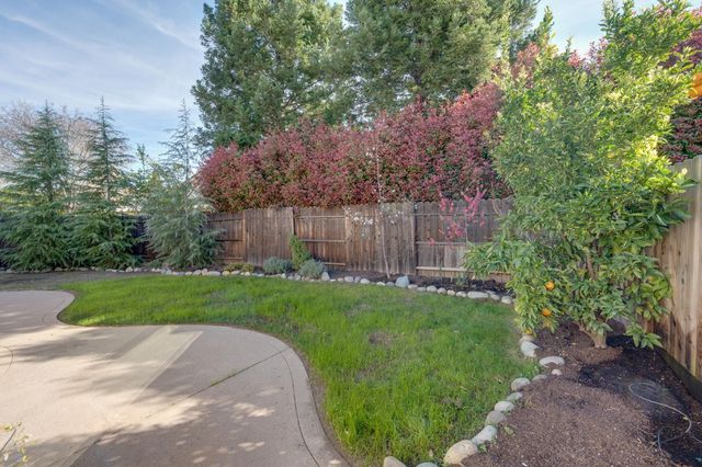 208 Fremantle Ct, Roseville, CA 95747
