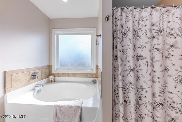 811 Sea Chaser Court, Beaufort, NC 28516