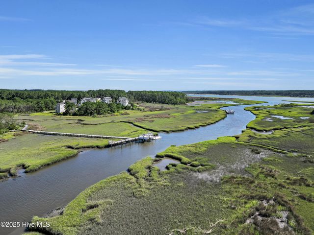 811 Sea Chaser Court, Beaufort, NC 28516