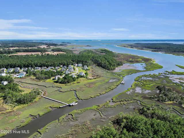 811 Sea Chaser Court, Beaufort, NC 28516