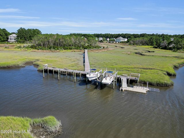 811 Sea Chaser Court, Beaufort, NC 28516