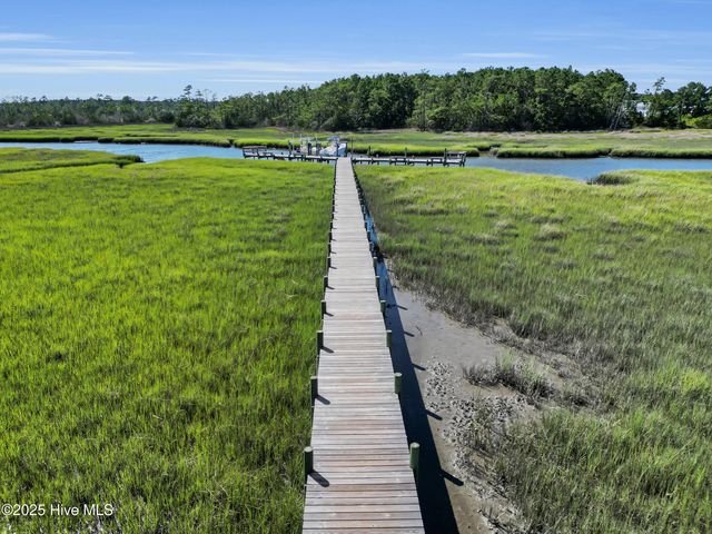 811 Sea Chaser Court, Beaufort, NC 28516