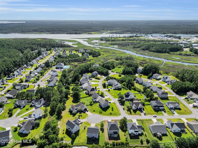 811 Sea Chaser Court, Beaufort, NC 28516