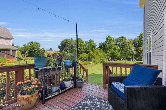 811 Sea Chaser Court, Beaufort, NC 28516