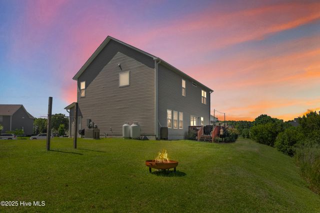 811 Sea Chaser Court, Beaufort, NC 28516