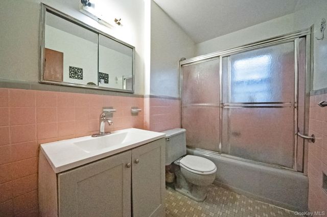 98 Miriam Street, Valley Stream, NY 11581