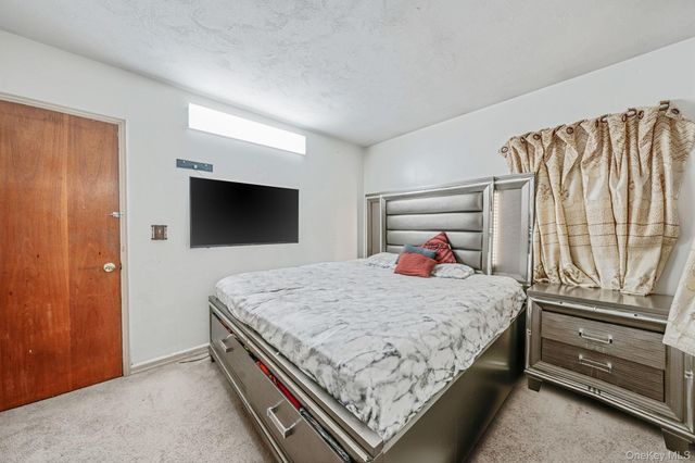 98 Miriam Street, Valley Stream, NY 11581