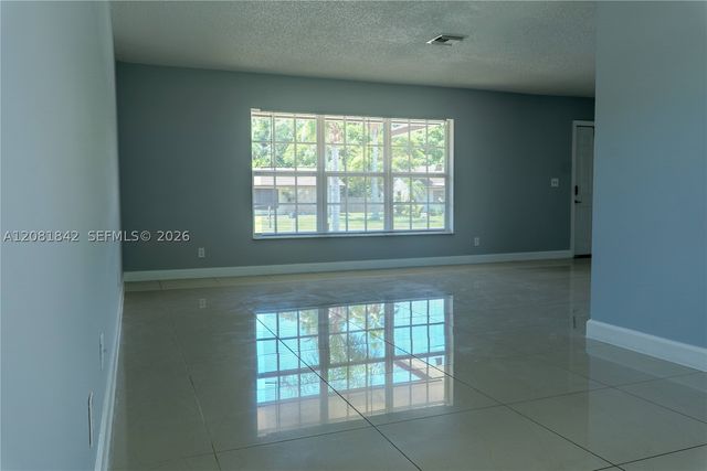4513 Blue Pine Cir, Lake Worth, FL 33463
