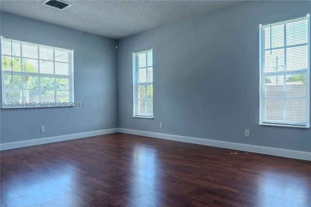 4513 Blue Pine Cir, Lake Worth, FL 33463