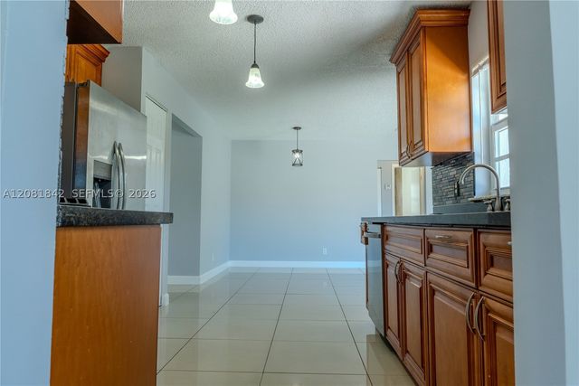 4513 Blue Pine Cir, Lake Worth, FL 33463