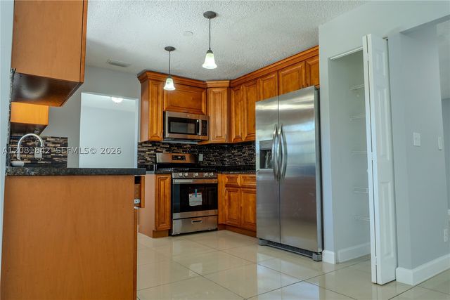 4513 Blue Pine Cir, Lake Worth, FL 33463