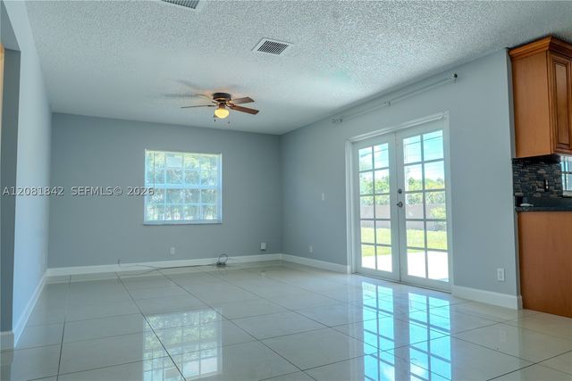 4513 Blue Pine Cir, Lake Worth, FL 33463
