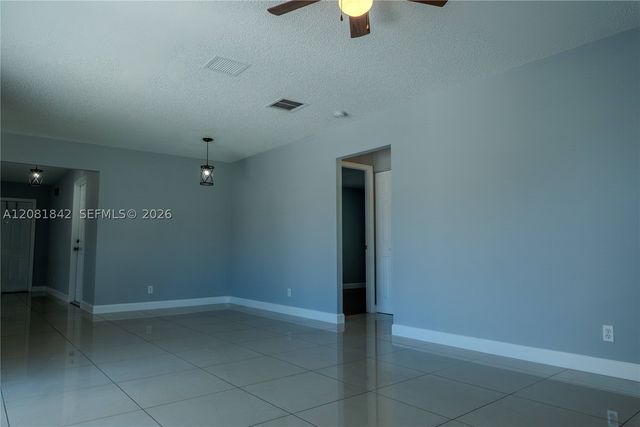 4513 Blue Pine Cir, Lake Worth, FL 33463