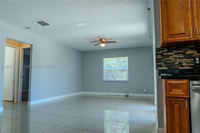 4513 Blue Pine Cir, Lake Worth, FL 33463