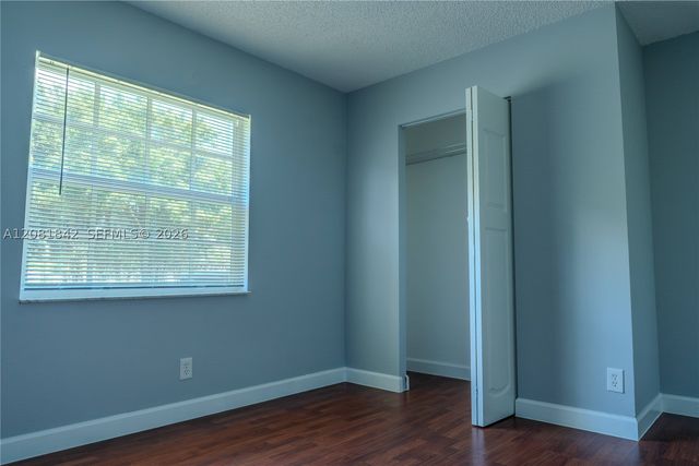 4513 Blue Pine Cir, Lake Worth, FL 33463