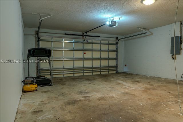 4513 Blue Pine Cir, Lake Worth, FL 33463