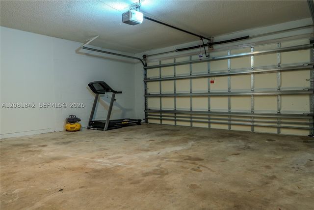 4513 Blue Pine Cir, Lake Worth, FL 33463