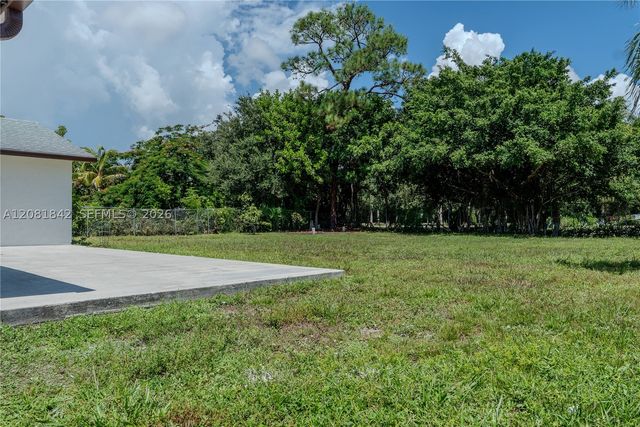4513 Blue Pine Cir, Lake Worth, FL 33463