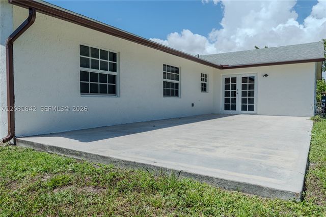 4513 Blue Pine Cir, Lake Worth, FL 33463