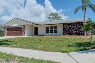 4513 Blue Pine Cir, Lake Worth, FL 33463