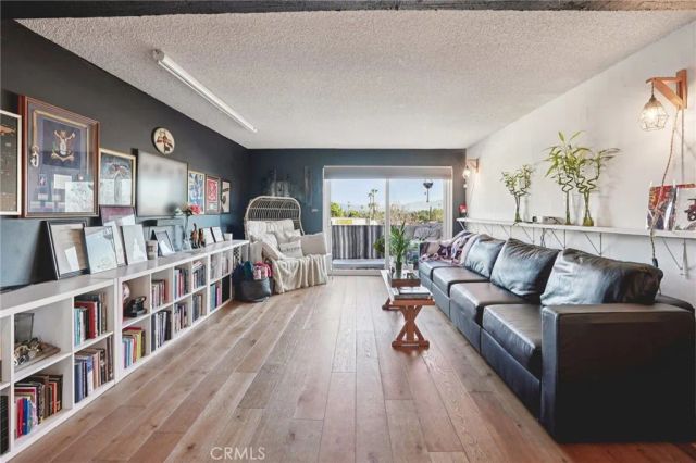 5460 White Oak C315, Encino, CA 91316