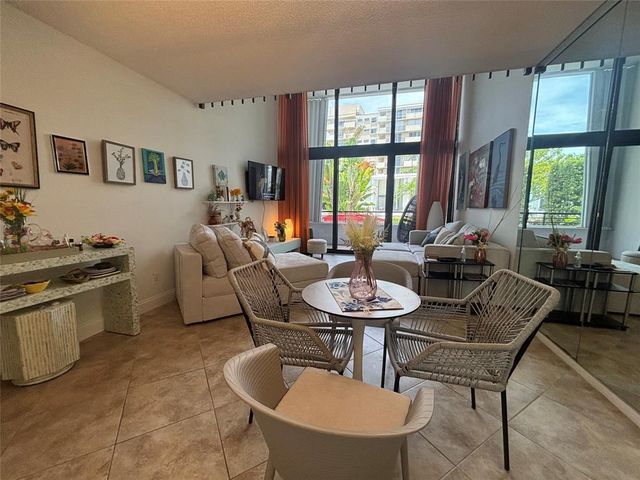 3589 S Ocean Boulevard 10, South Palm Beach, FL 33480