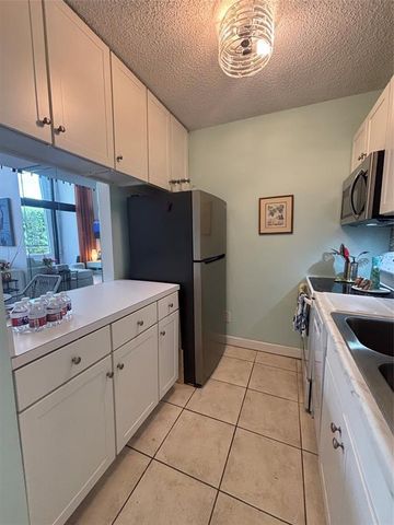 3589 S Ocean Boulevard 10, South Palm Beach, FL 33480