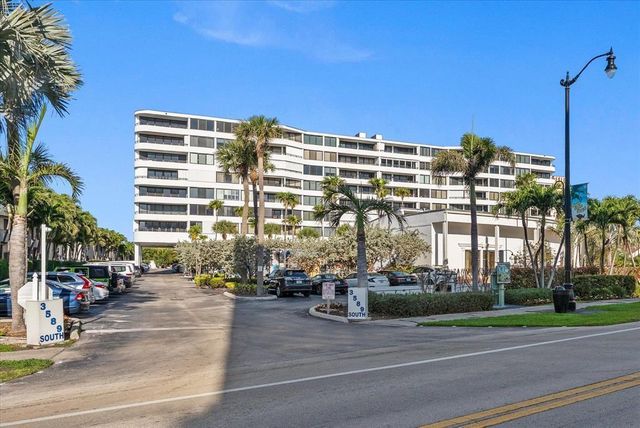 3589 S Ocean Boulevard 10, South Palm Beach, FL 33480