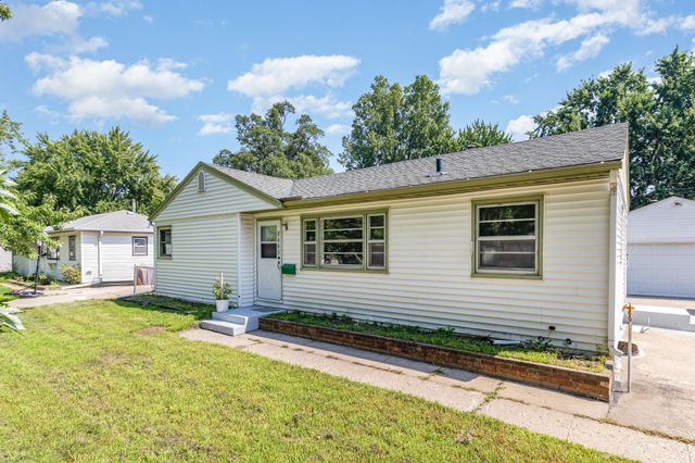 8445 10th Avenue S, Bloomington, MN 55420