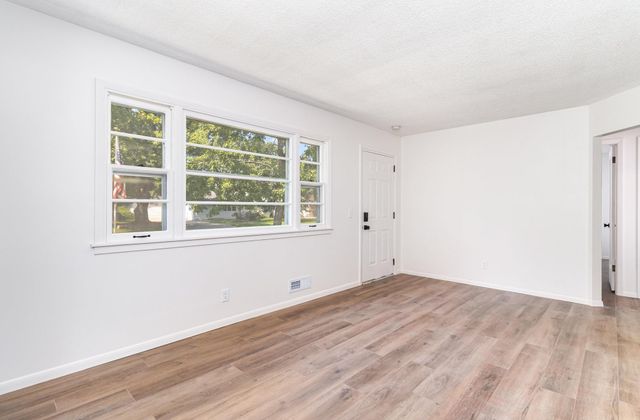 8445 10th Avenue S, Bloomington, MN 55420