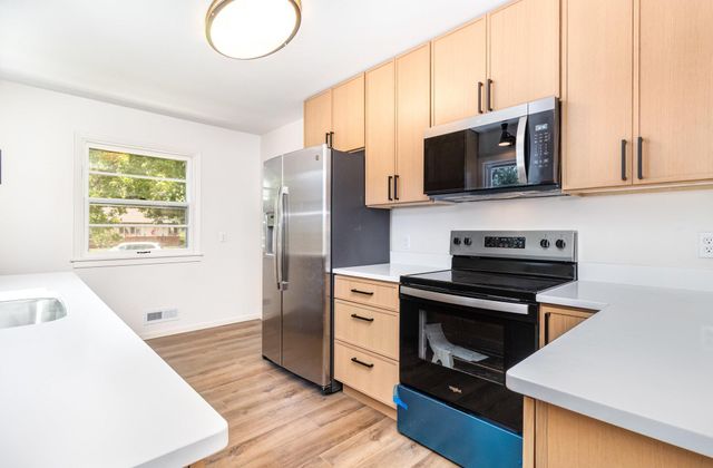 8445 10th Avenue S, Bloomington, MN 55420