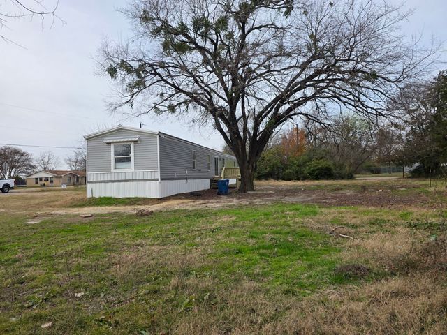1201 S Patterson Street, Campbell, TX 75422