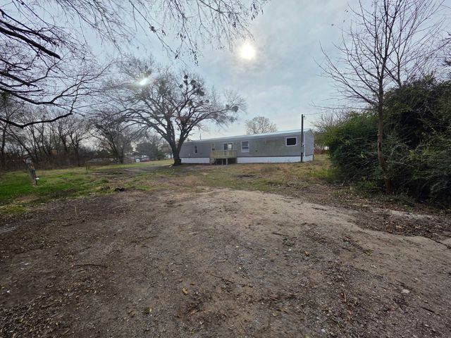1201 S Patterson Street, Campbell, TX 75422