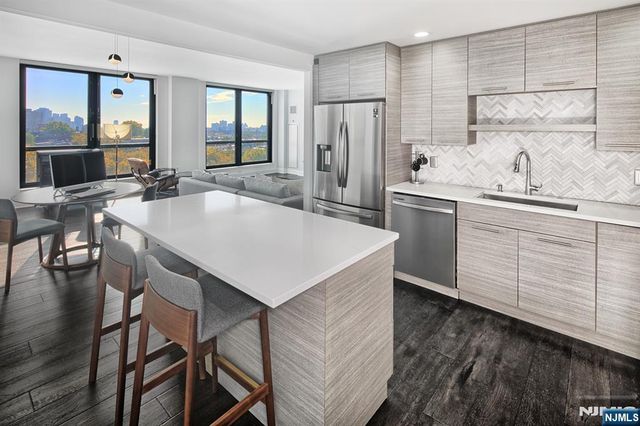 1025 Maxwell Lane 1104, Hoboken, NJ 07030