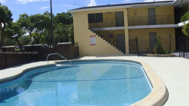 2285 NE 172nd St, North Miami Beach, FL 33160