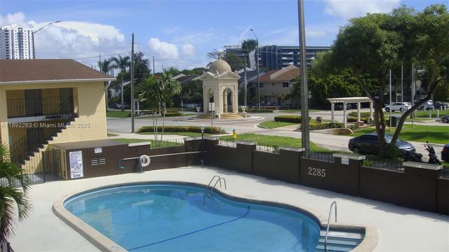 2285 NE 172nd St, North Miami Beach, FL 33160