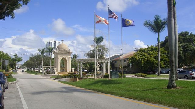 2285 NE 172nd St, North Miami Beach, FL 33160