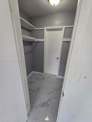 2285 NE 172nd St, North Miami Beach, FL 33160