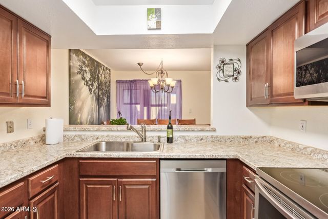 5222 E TAMBLO Drive, Phoenix, AZ 85044