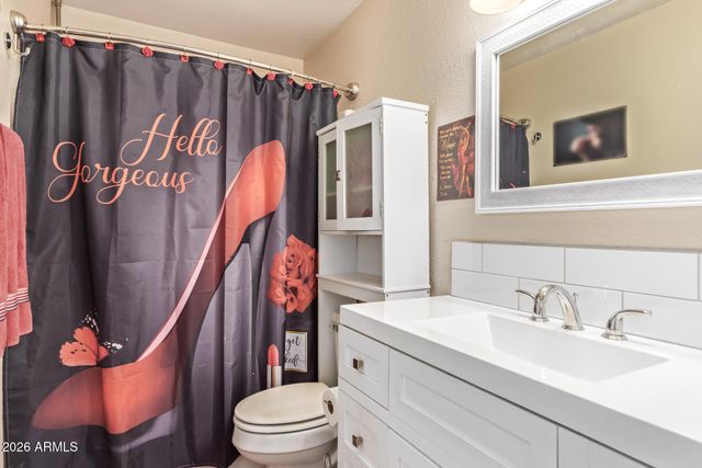 5222 E TAMBLO Drive, Phoenix, AZ 85044