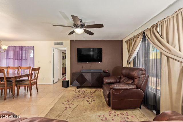 5222 E TAMBLO Drive, Phoenix, AZ 85044