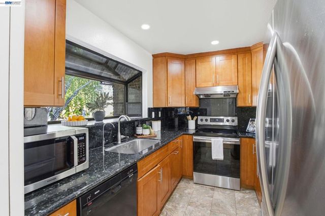 6010 Peppertree Ct, Newark, CA 94560