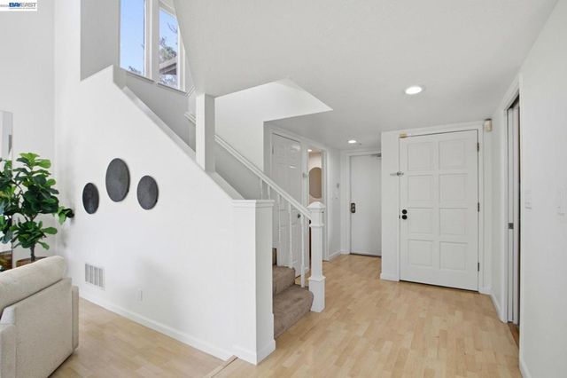6010 Peppertree Ct, Newark, CA 94560