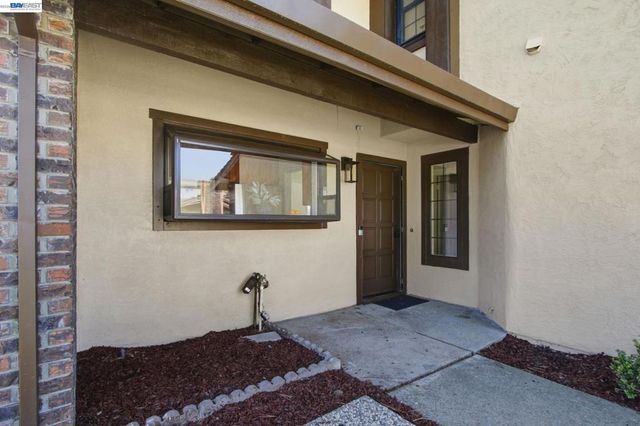 6010 Peppertree Ct, Newark, CA 94560