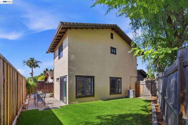 6010 Peppertree Ct, Newark, CA 94560