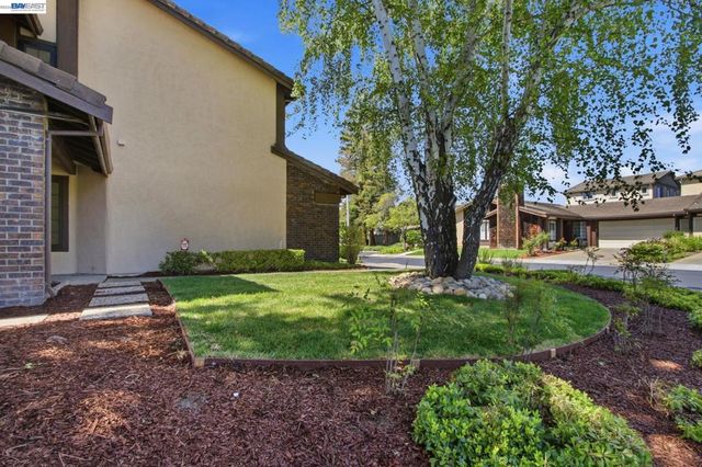 6010 Peppertree Ct, Newark, CA 94560