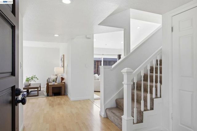 6010 Peppertree Ct, Newark, CA 94560