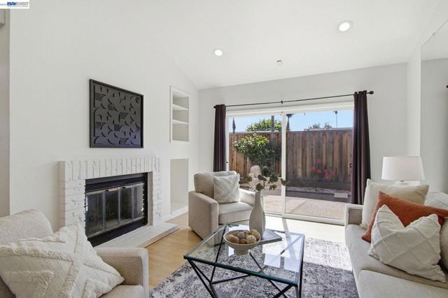 6010 Peppertree Ct, Newark, CA 94560