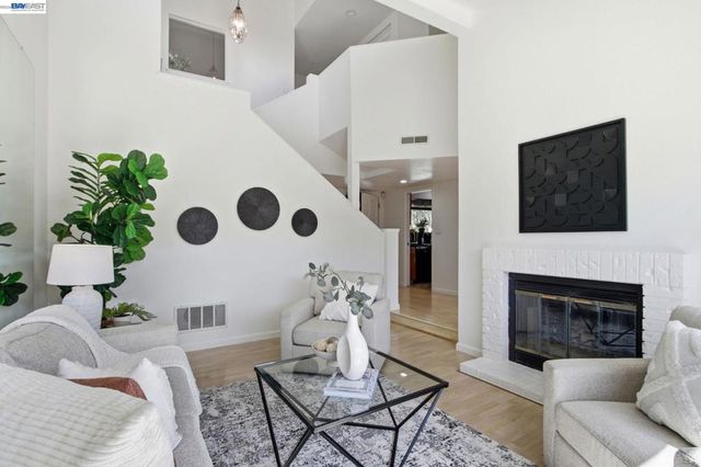 6010 Peppertree Ct, Newark, CA 94560